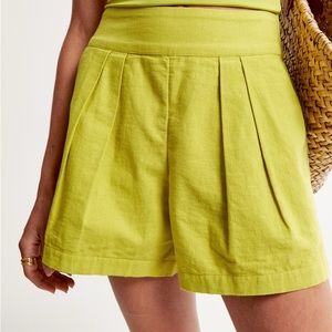 NWT RARE Ultra-High Rise Linen-Blend Pull-On Short
